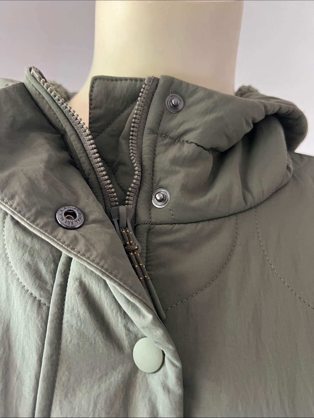 Prana Encinitas Olive Quilted Hooded Puffer Jacket. Size Medium. - Picture 5 of 9